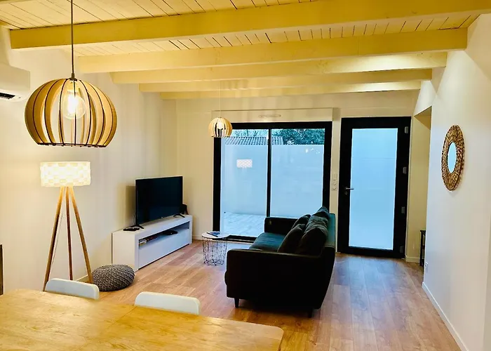 La Halte Occitane - Classe 3 Etoiles - Pour 6 Personnes, 3 Chambres, Parking, Terrasse, Tout Inclus